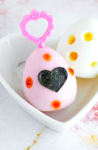 How to Dye Hard-Boiled Eggs Naturally - Learn how to make eggs pretty colors for bento, plus 3 other easy egg decorating ideas, at www.loveatfirstbento.com